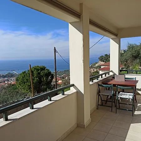 Semesterbostad Kiparissia Castle & Sea View