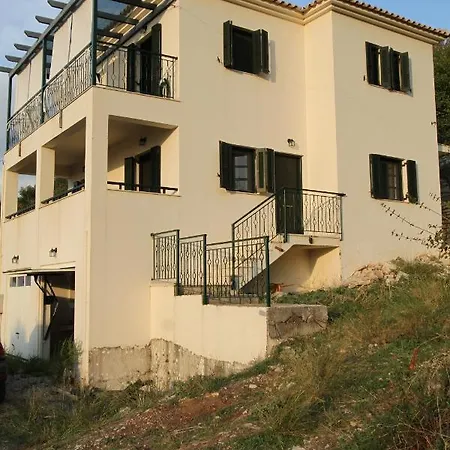 Semesterbostad Kiparissia Castle & Sea View *