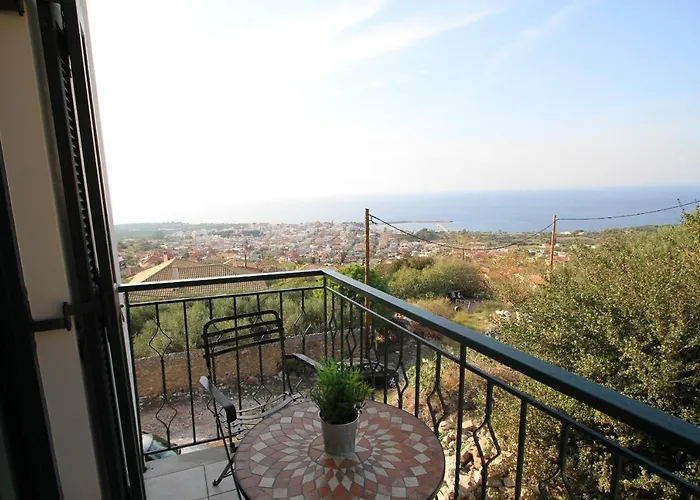 Kiparissia Castle & Sea View Кипарисия