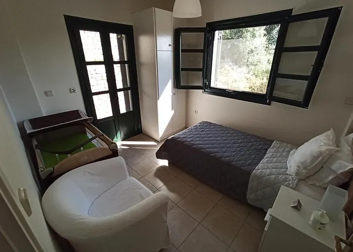 Kiparissia Castle & Sea View *