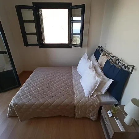 Semesterbostad Kiparissia Castle & Sea View