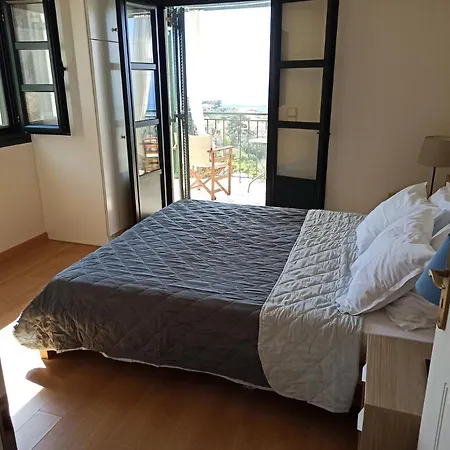 Kiparissia Castle & Sea View Vakantiehuis