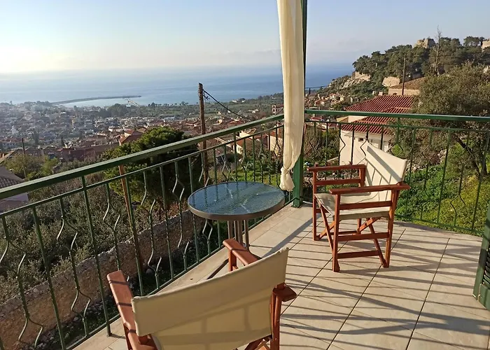 Feriehus Kiparissia Castle & Sea View Kyparissia