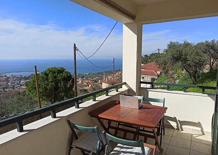 Kiparissia Castle & Sea View Semesterbostad *