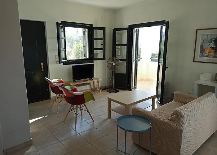 Kiparissia Castle & Sea View