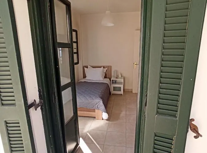 別荘 Kiparissia Castle & Sea View