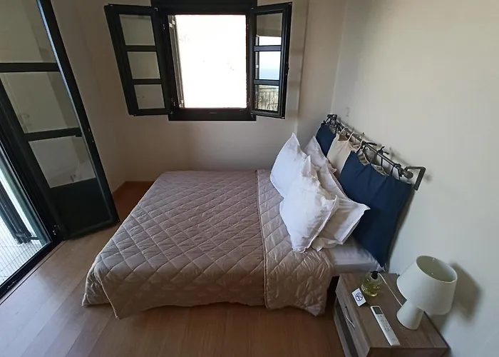 Semesterbostad Kiparissia Castle & Sea View