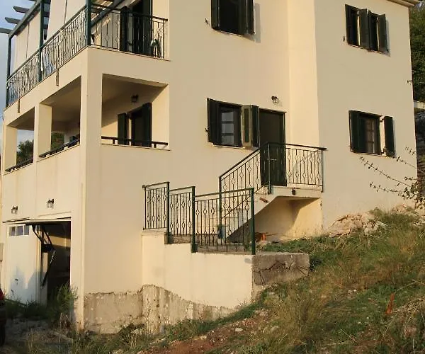 Feriehus Kiparissia Castle & Sea View *