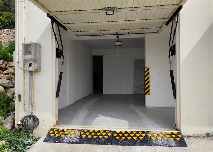 Kiparissia Castle & Sea View *